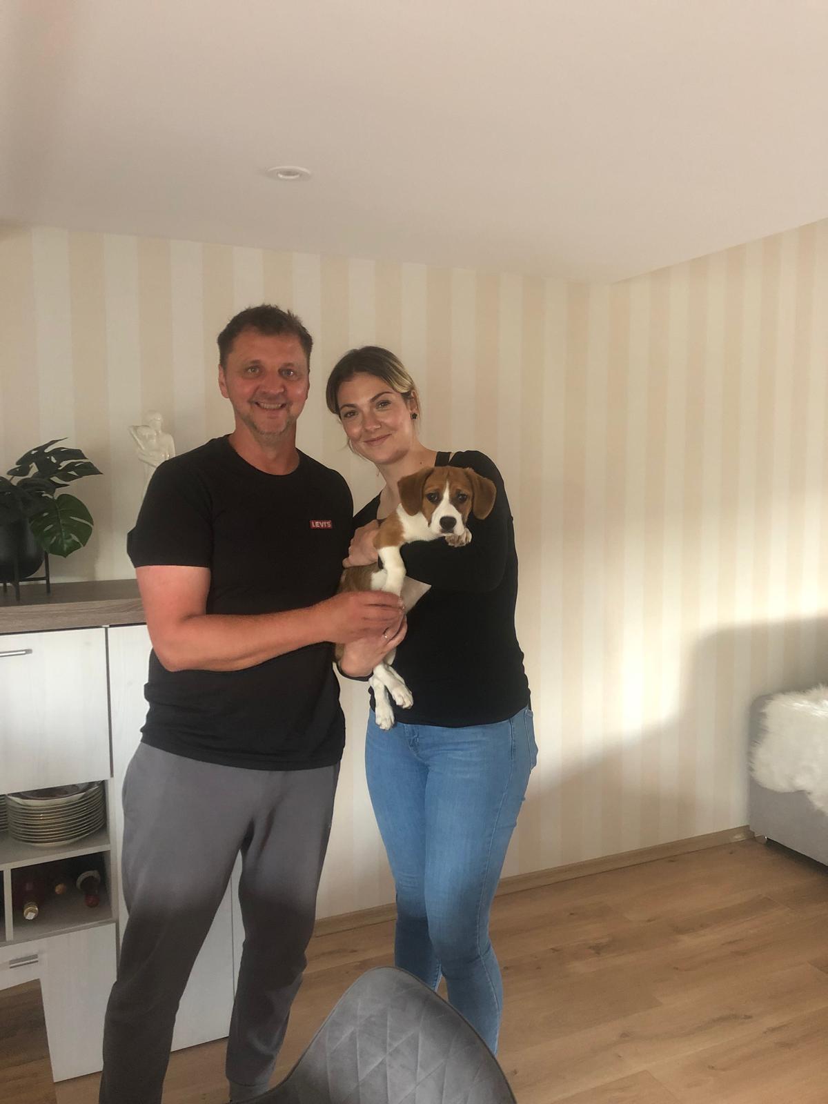 Tara im neuen Zuhause bei Familie Marek in Lebach